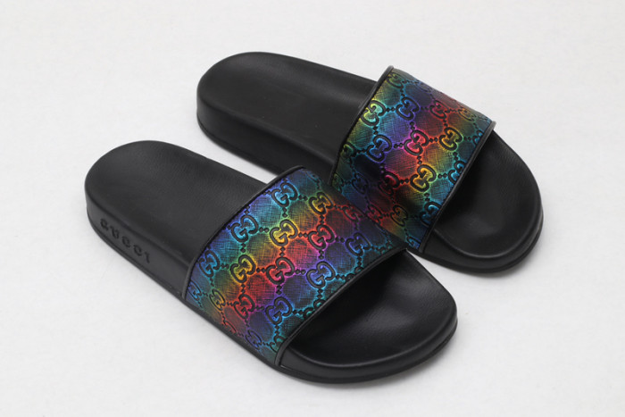 G*u*i slippers
