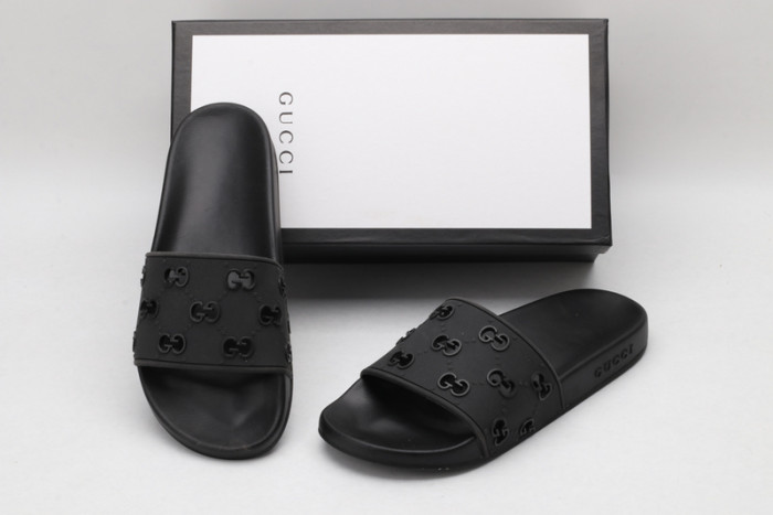 G*u*i slippers