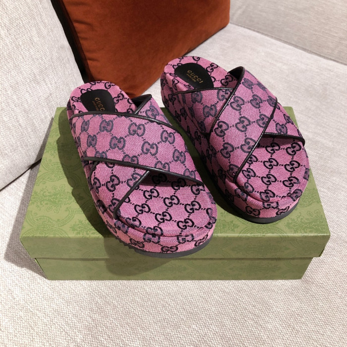 G*u*i slippers