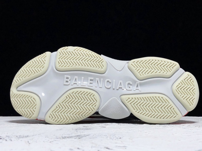 blcg triple s trainer  grey red 536737 w09oh 6151