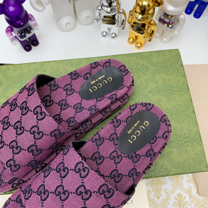 G*u*i slippers