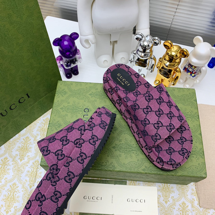 G*u*i slippers
