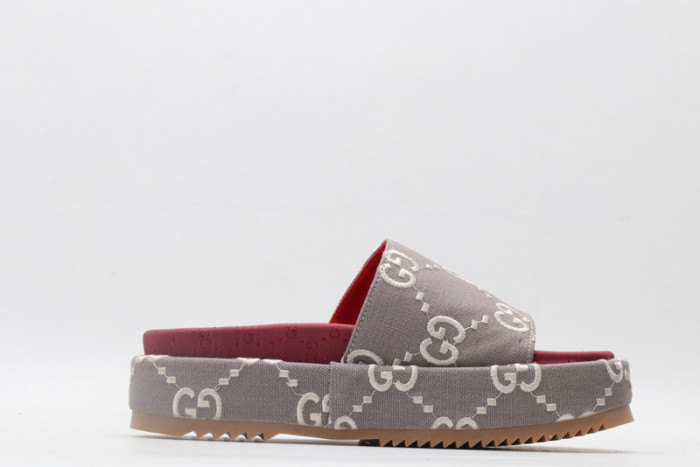 G*u*i slippers
