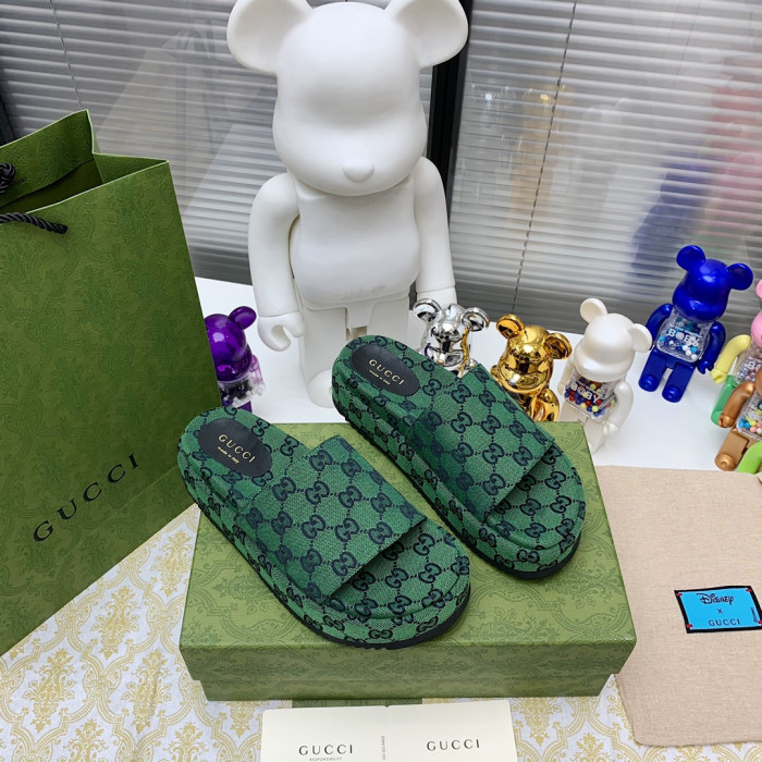 G*u*i slippers