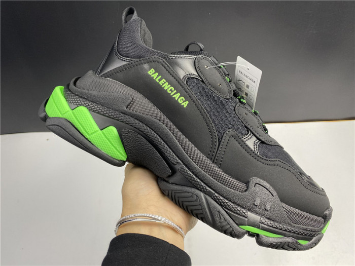 blcg sneaker triple.s.gomma  black and green 524039 w2pw1 4881