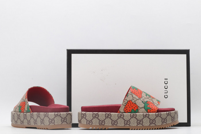 G*u*i slippers