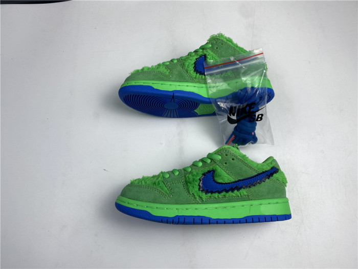 kids grateful dead x nike sb dunk low “green bear”