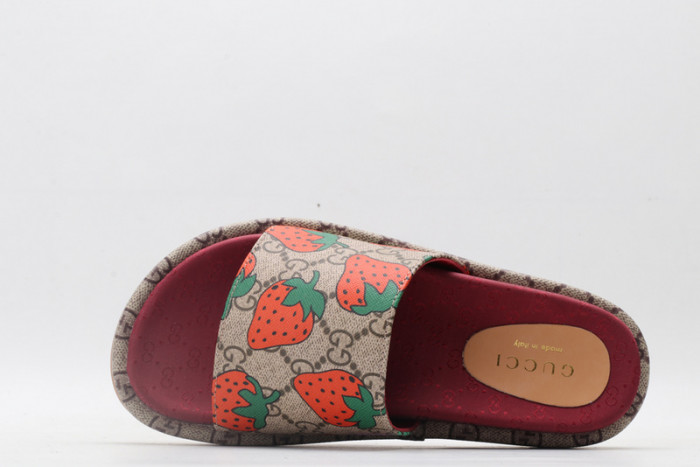 G*u*i slippers