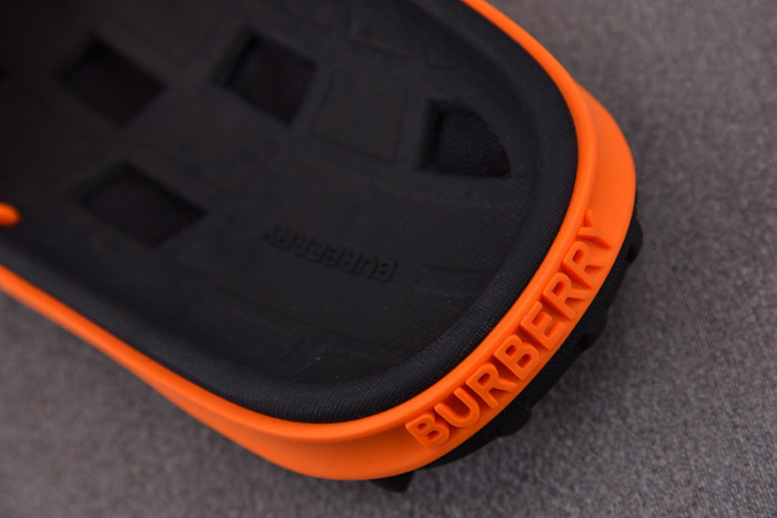 bur_berry slippers