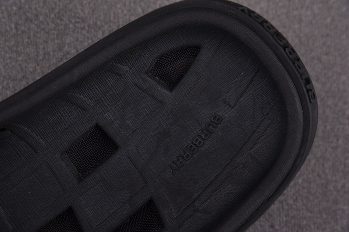 bur_berry slippers