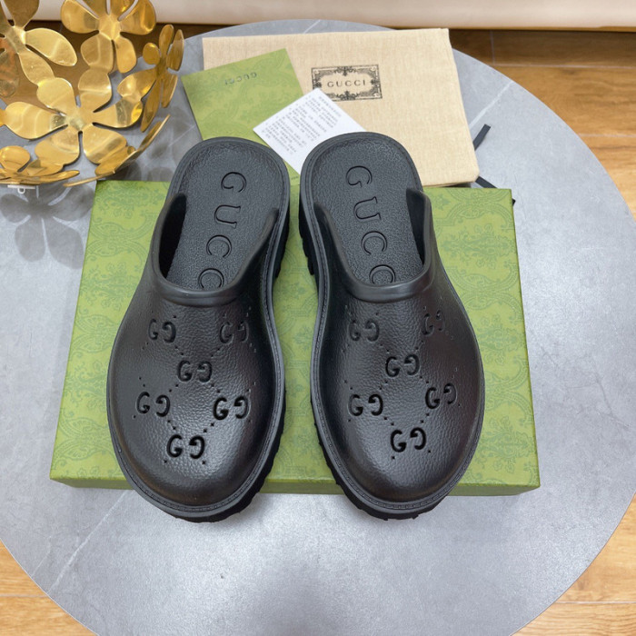 G*u*i slippers