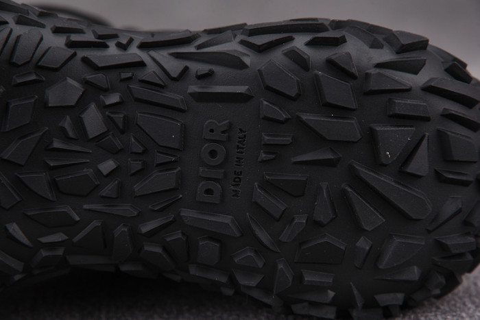 d10r b28  oblique high top sneaker