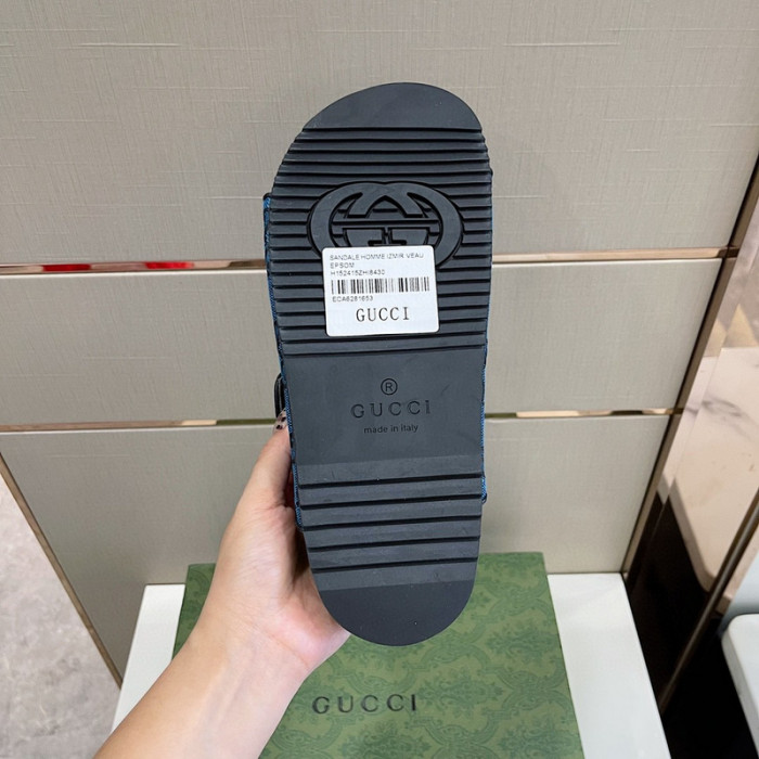 G*u*i slippers