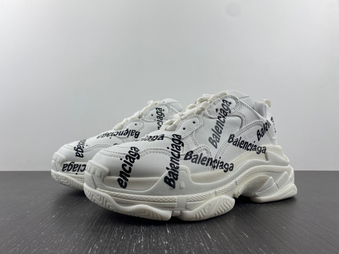 Ba*len*cia*ga triple s
