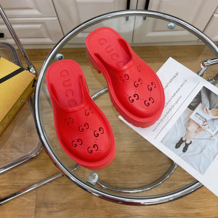 G*u*i slippers