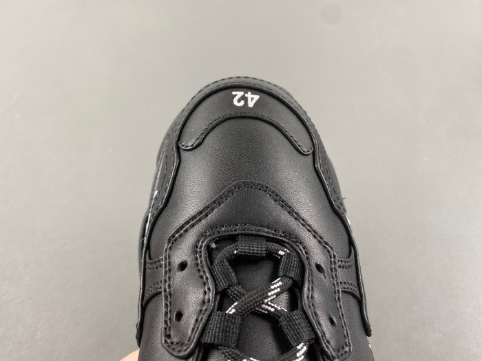 blcg sneaker triple.s.