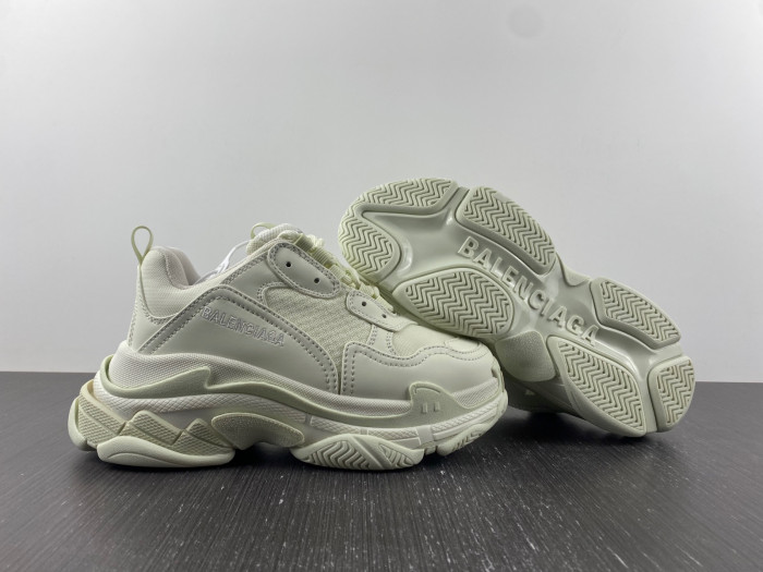 Ba*len*cia*ga triple s