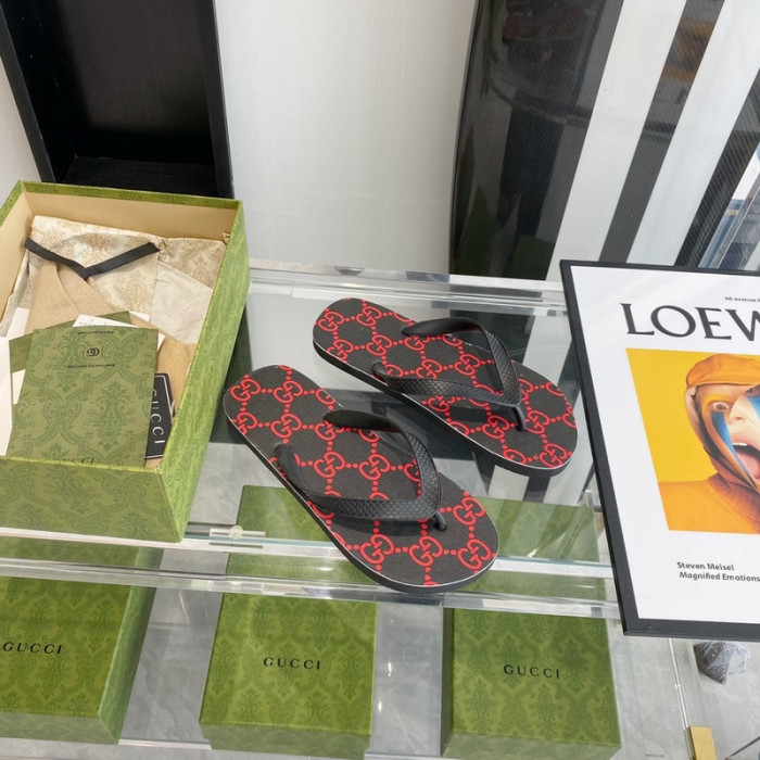 G*u*i slippers