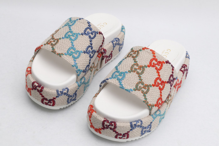 G*u*i slippers