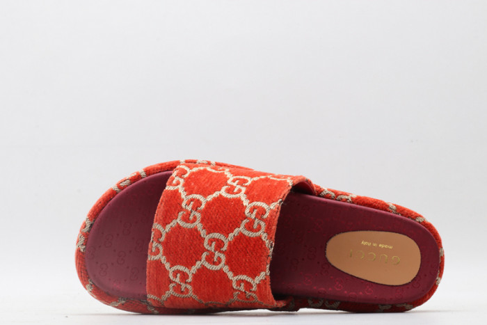 G*u*i slippers